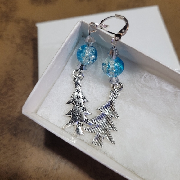 Seasonal Earrings - Picture 4 of 4